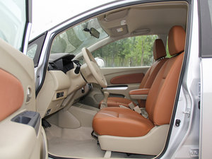 2014款1.6L 手动精彩版  前排空间