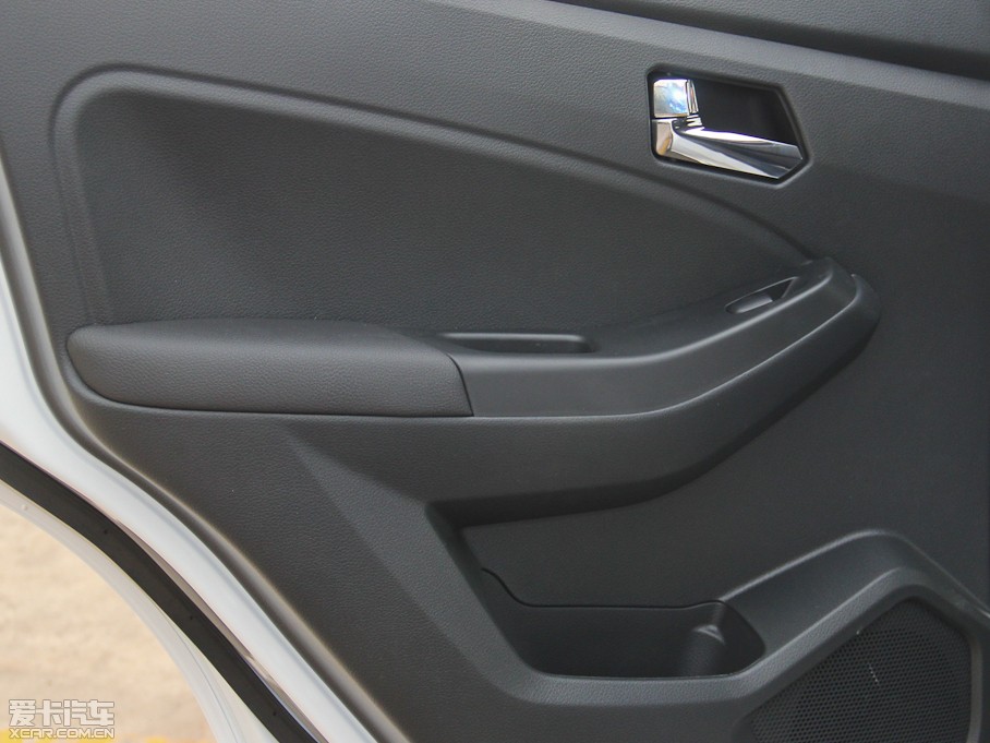 2015T70 2.0L CVTа