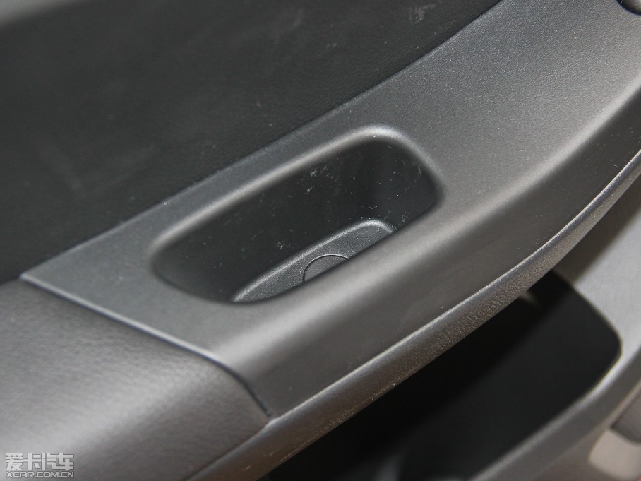 2015T70 2.0L CVTа