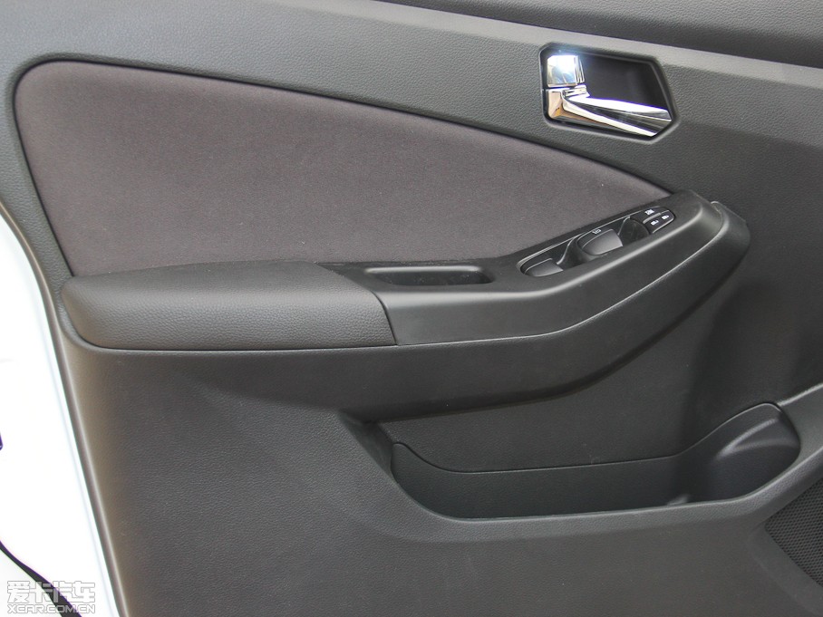 2015T70 2.0L CVTа