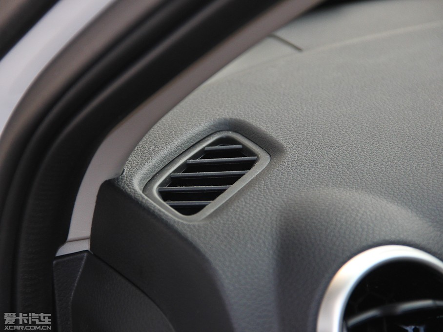 2015T70 2.0L CVTа