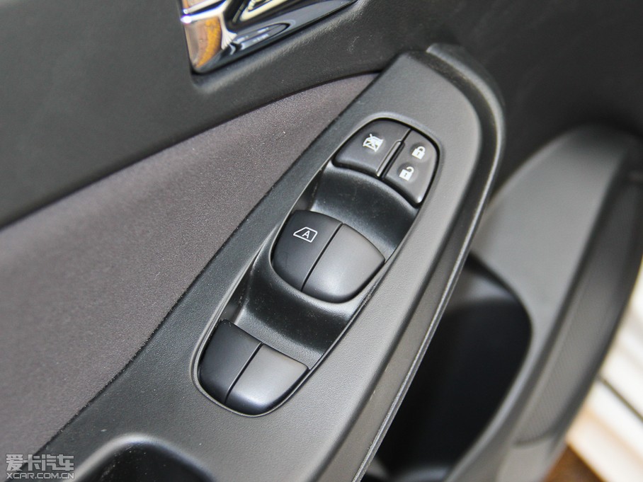 2015T70 2.0L CVTа