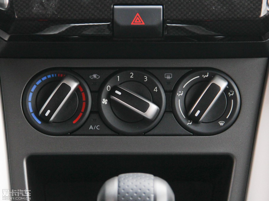 2015T70 2.0L CVTа