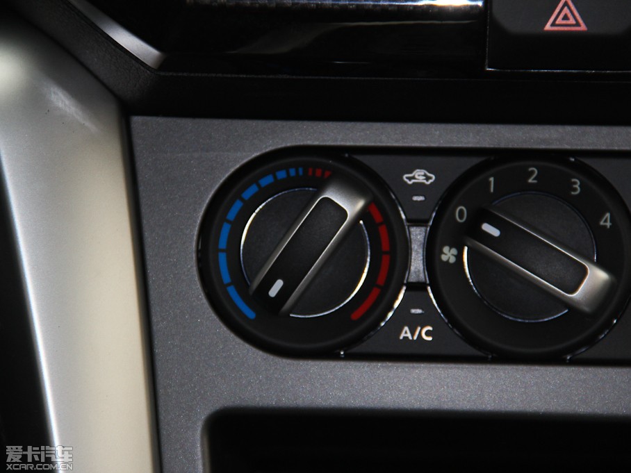 2015T70 2.0L CVTа