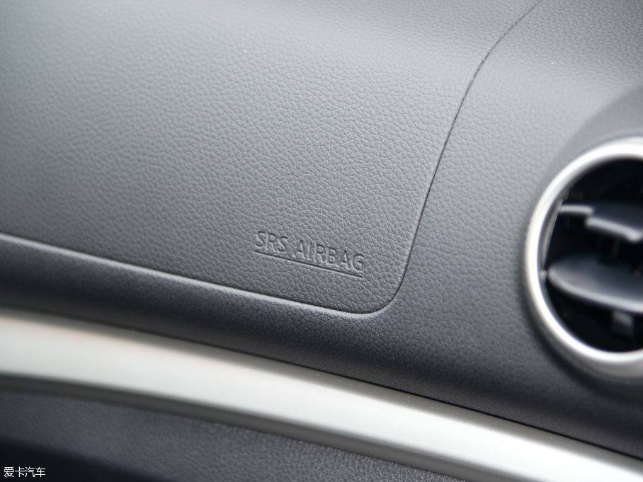 2015���T70 2.0L CVT�����