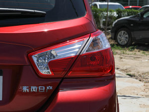 2015款1.6L 手动豪华版 尾灯