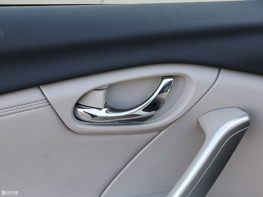 2017T90 2.0L CVTIа