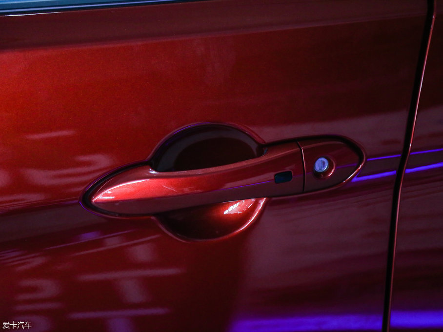 2017T90 2.0L CVTа