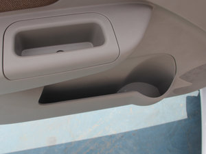 2016款1.2L 手动优享版 前门储物空间