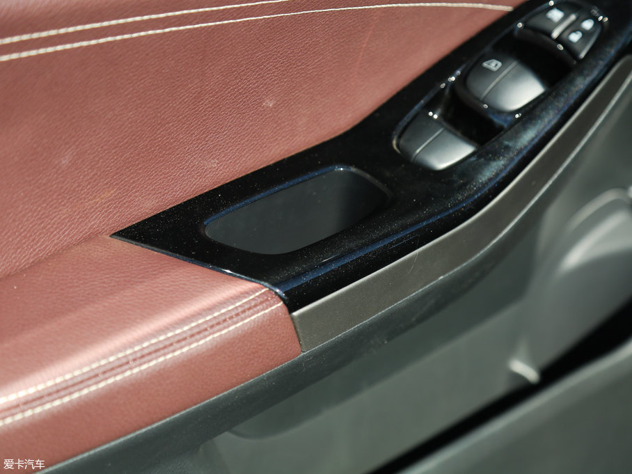 2016���T70X 2.0L CVT����\�Ӱ�