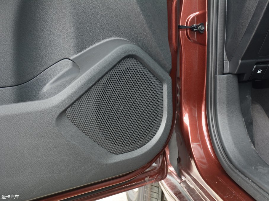 2016T70 2.0L CVTа