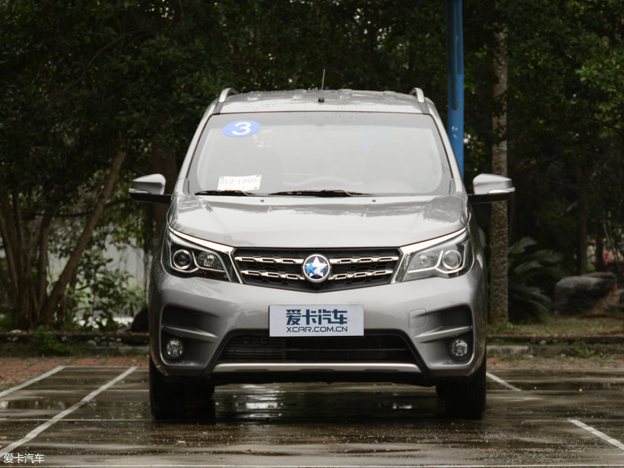 2017410գM50VʽзۡΪһMPVͣ³ڷֱ1.5L/1.6LȻϣõĲ컯Ƴ5ͣ