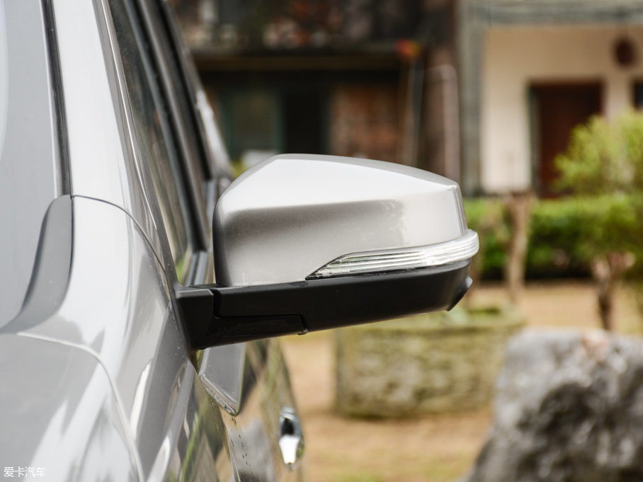 2017M50V 1.6L XV CVT