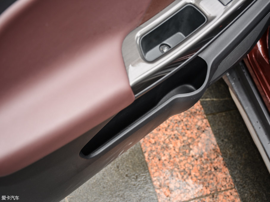 2017M50V 1.6L XV CVT