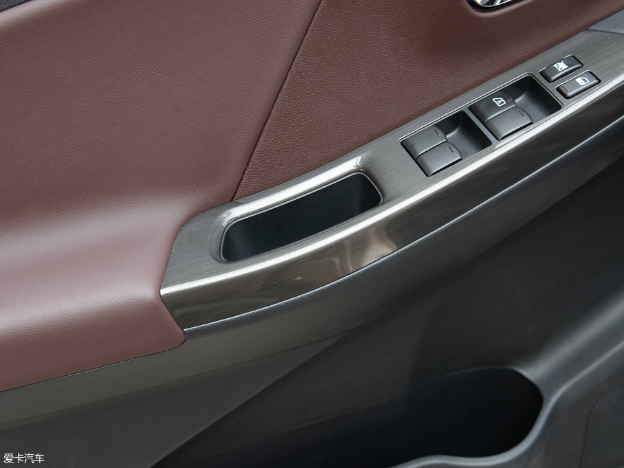 2017M50V 1.6L XV CVT