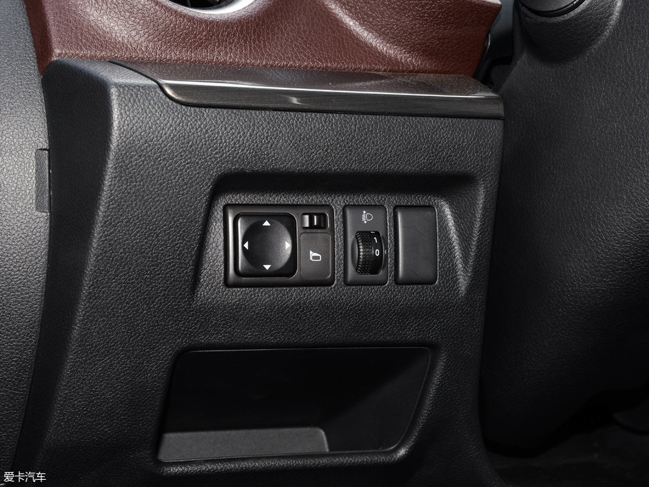 2017M50V 1.6L XV CVT