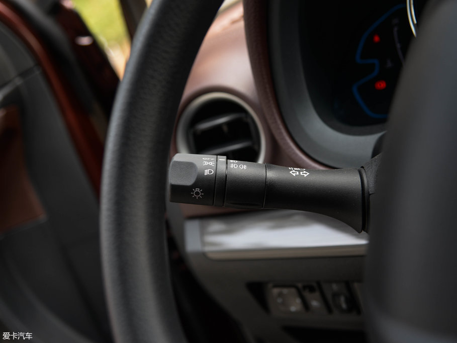 2017M50V 1.6L XV CVT