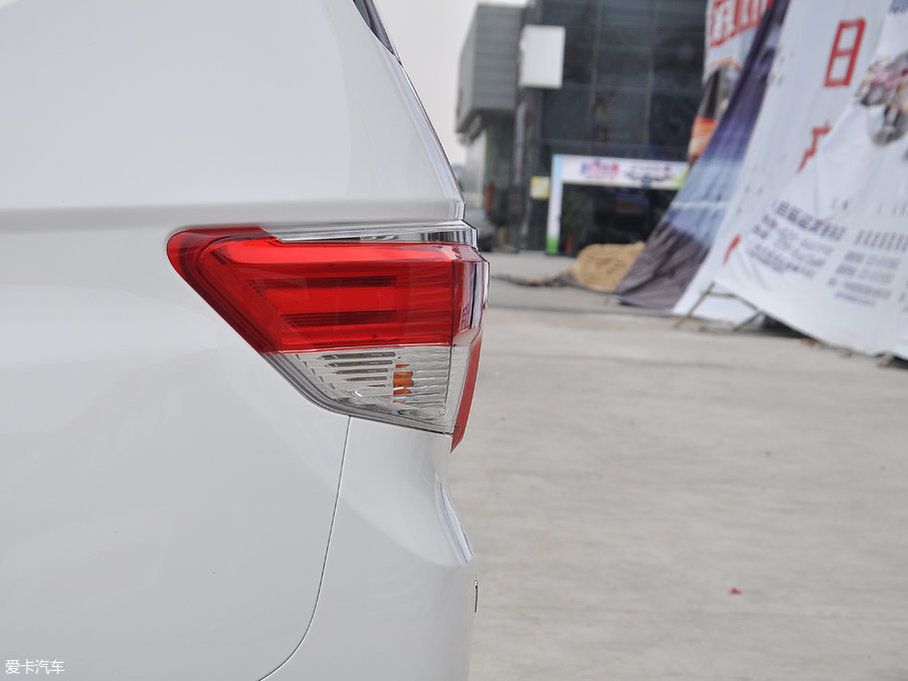 2017M50V 1.6L XV CVT