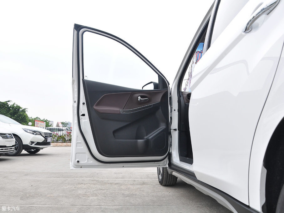 2017M50V 1.6L XV CVT