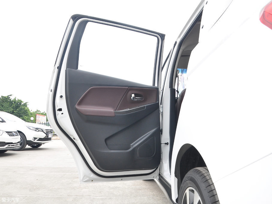 2017M50V 1.6L XV CVT