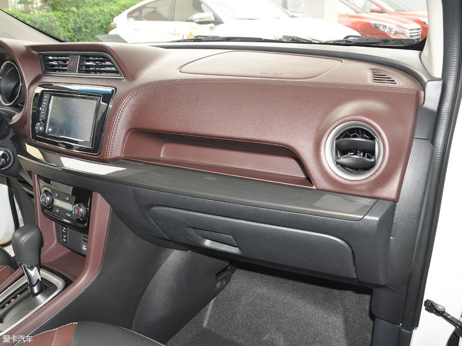 2017M50V 1.6L XV CVT