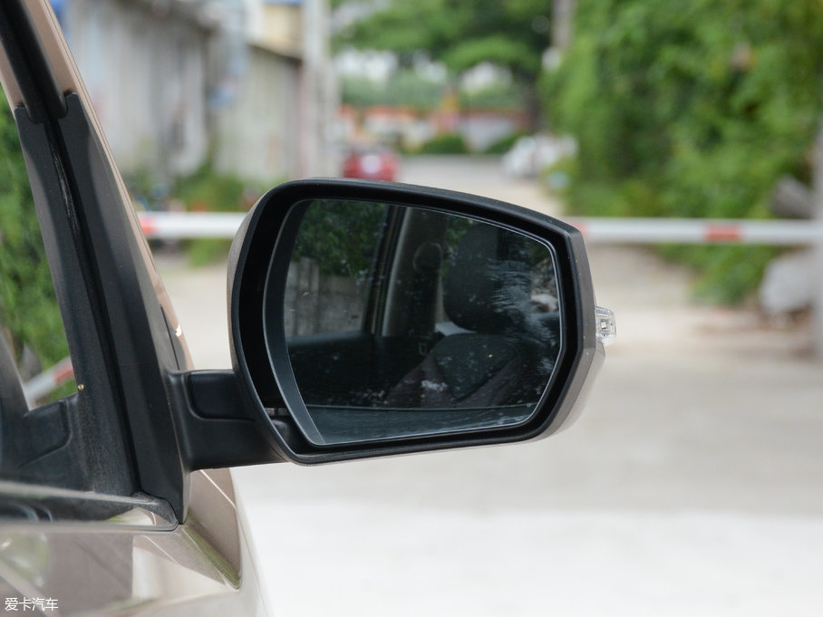 2017M50V 1.6L XL CVTA