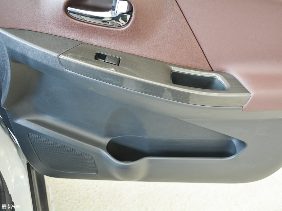 2017���M50V 1.6L XL CVT���A��