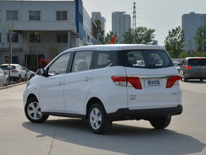 2017款1.5L XE 手动标准版 左后45度