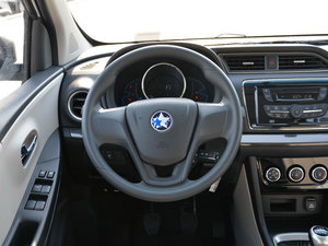 2017款1.5L XE 手动标准版 方向盘