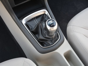 2017款1.5L XE 手动标准版 换挡杆