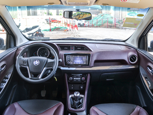 2017款1.5L XV 手动精英版 内饰全景