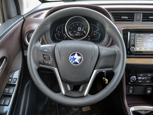 2017款1.5L XV 手动精英版 方向盘