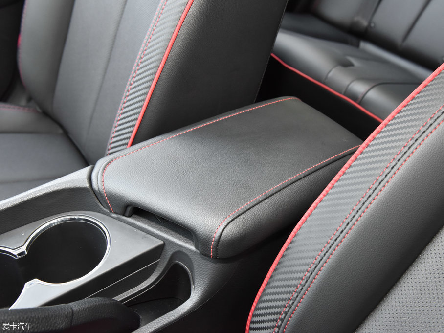 2018���D60 1.6L XV CVT�����A��