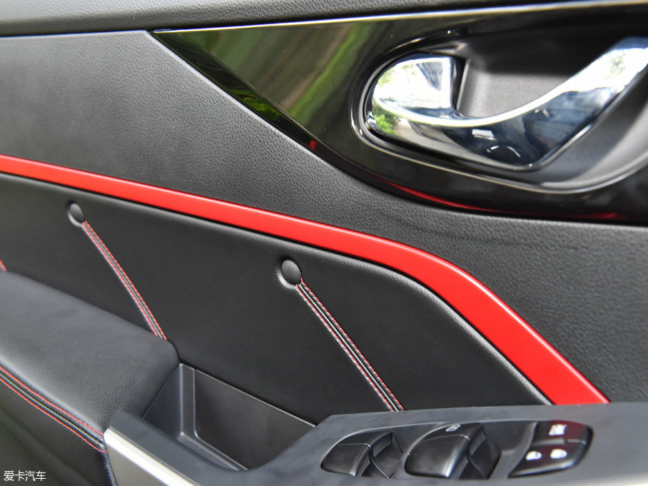 2018���D60 1.6L XV CVT�����A��