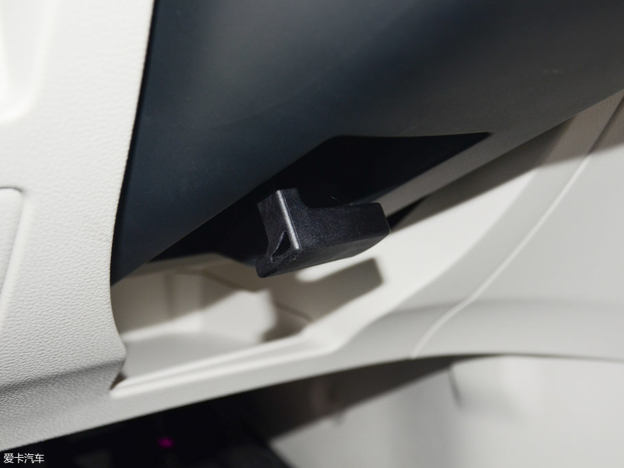 2018���D60 1.6L XV �ք������A��