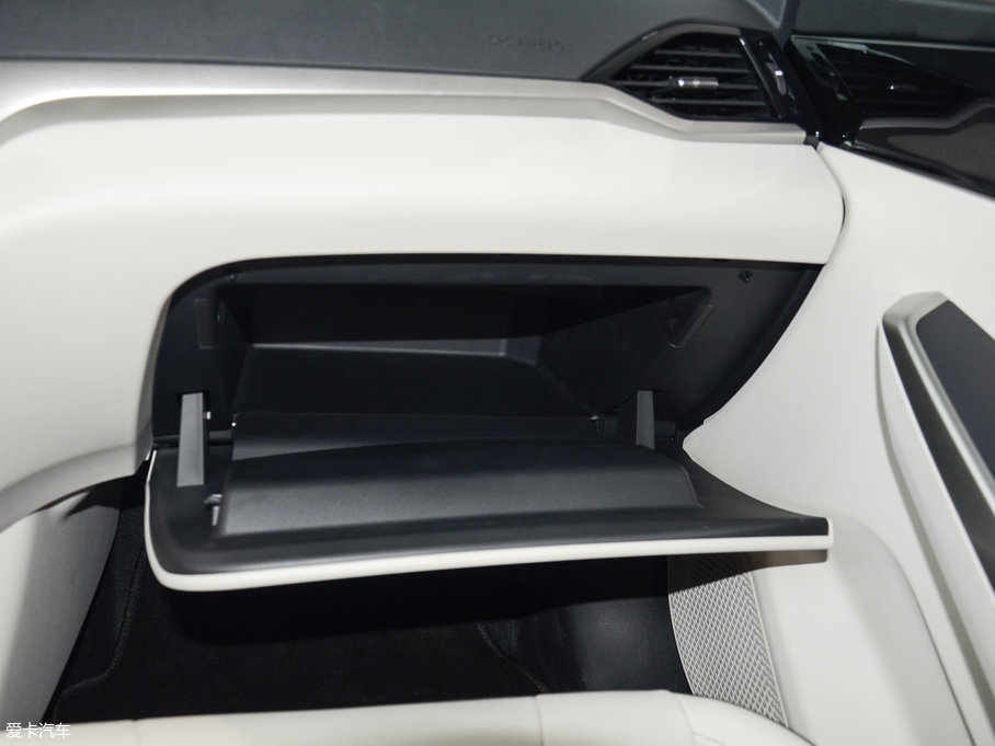 2018���D60 1.6L XV �ք���(li��n)���A��