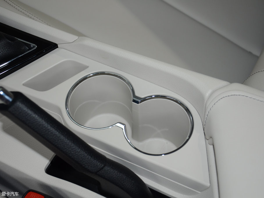 2018���D60 1.6L XV �ք������A��