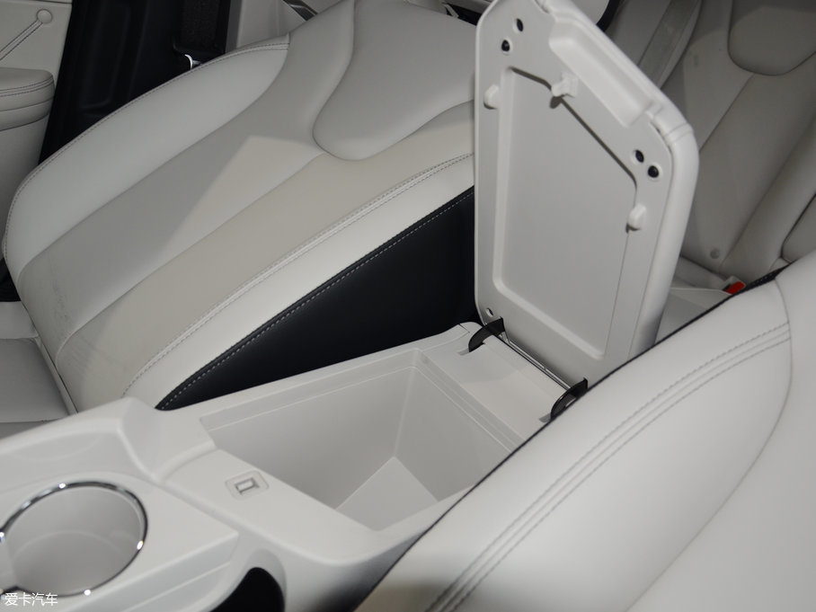 2018���D60 1.6L XV �ք������A��