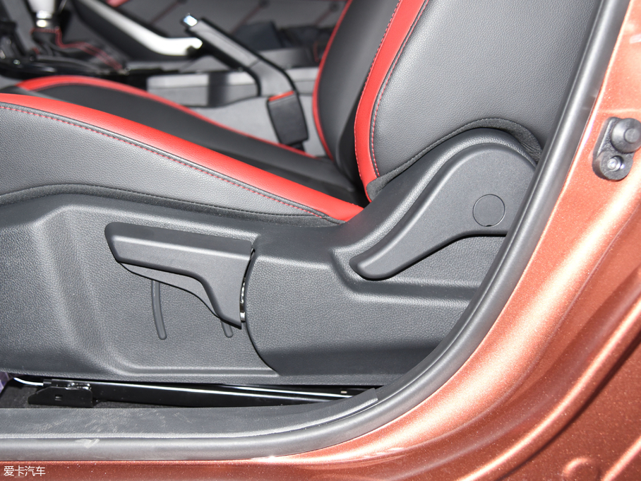 2018D60 1.6L XL CVTӢ