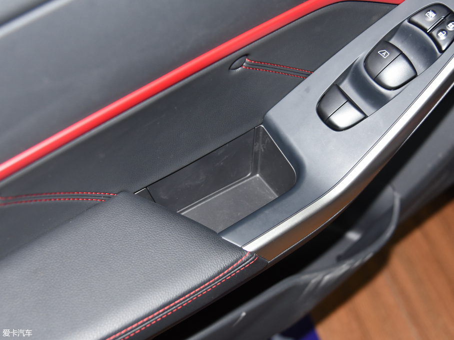 2018D60 1.6L XL CVTӢ