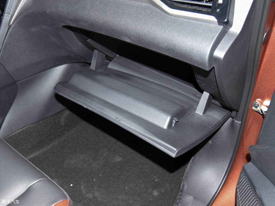 2018���D60 1.6L XL CVT����Ӣ��