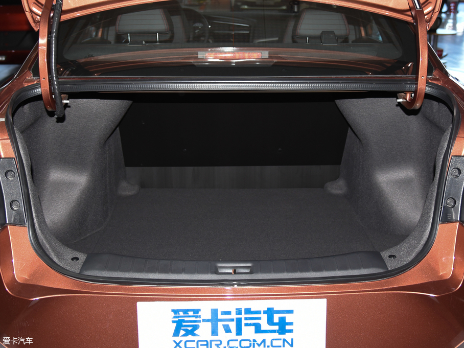 2018D60 1.6L XL CVTӢ