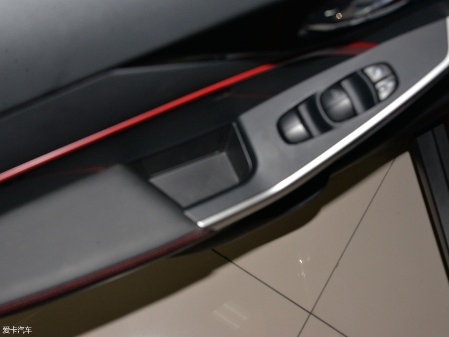 2018���D60 1.6L XL �ք���(li��n)��Ӣ��