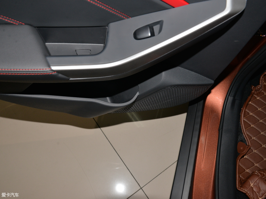 2018���D60 1.6L XL �ք�����Ӣ��