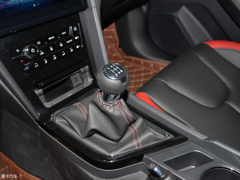 2018���D60 1.6L XL �ք�����Ӣ��