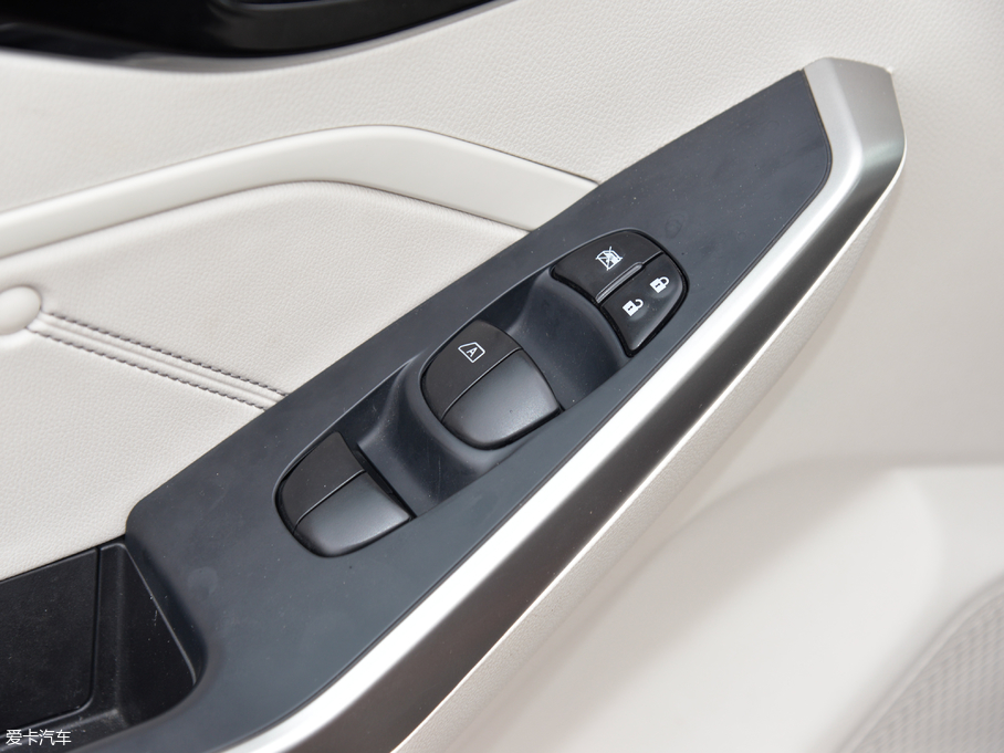 2018���D60 1.6L XV CVT�����A��