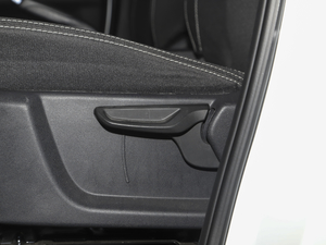 2021款1.5L CVT舒适型 主驾驶座椅调节
