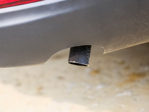 2015款1.8L 手动豪华型 排气管