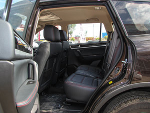 2015款改款 1.8L 手动精英型 后排空间