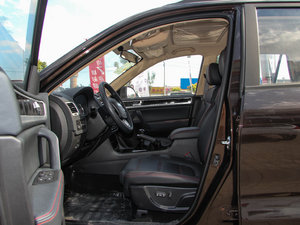2015款改款 1.8L 手动精英型 前排空间